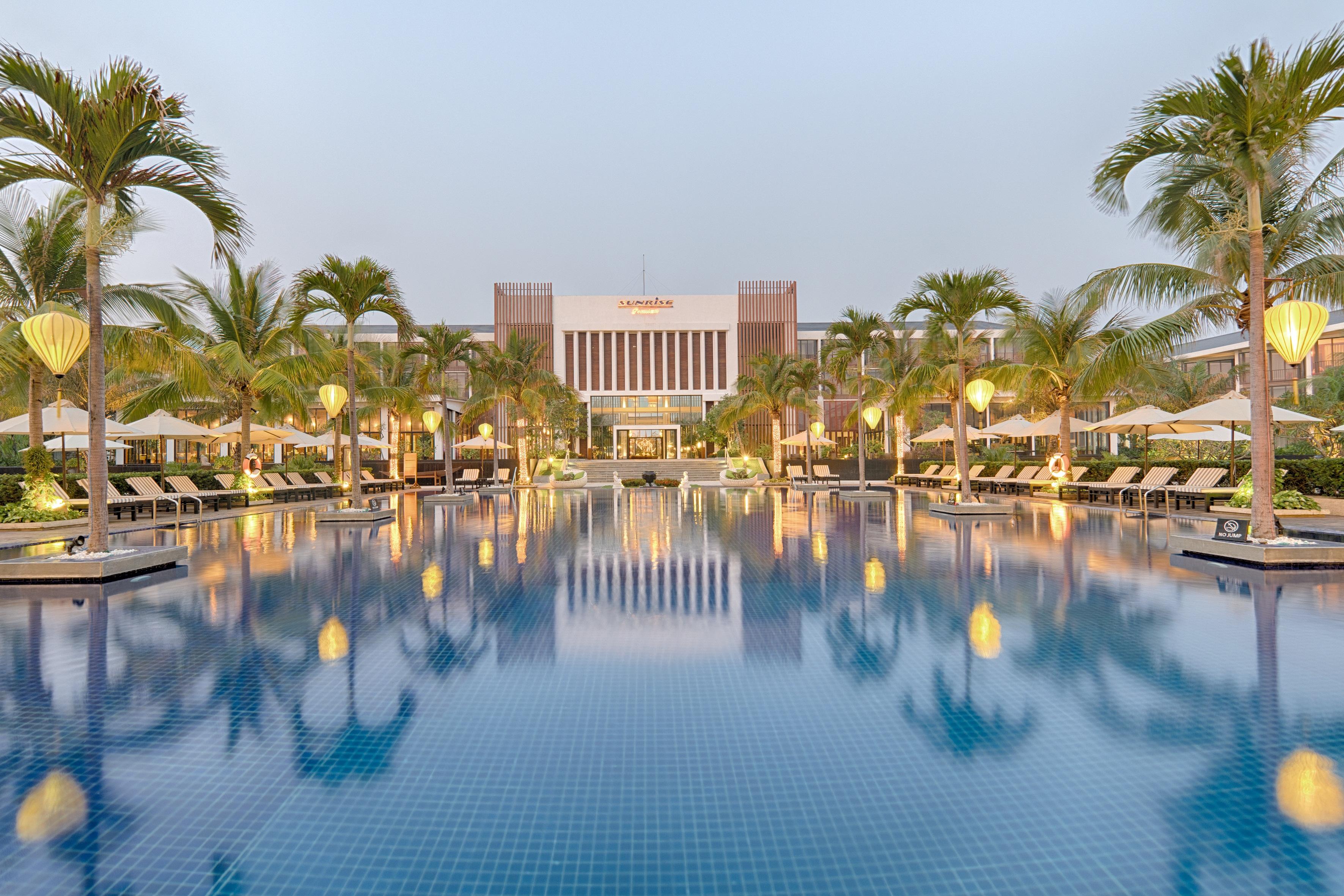 Sunrise Premium Resort & Spa Hoi An Esterno foto